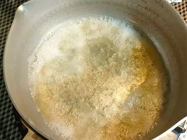 「【鳥羽流TKG】「やばいタレの卵かけご飯」に挑戦！ミシュランシェフ激推し“万能ニラ醤油”がウマ過ぎた！」の画像