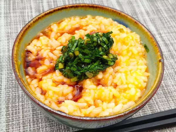 「【鳥羽流TKG】「やばいタレの卵かけご飯」に挑戦！ミシュランシェフ激推し“万能ニラ醤油”がウマ過ぎた！」の画像