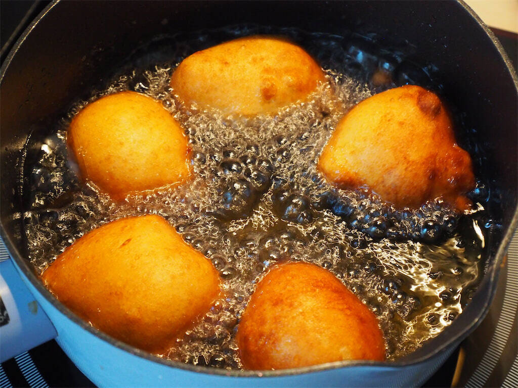 【あの人気ドーナツ再現】ホケミで手軽に「うどーなつもどき」作ってみた！絶品フワもちで本家に匹敵!?