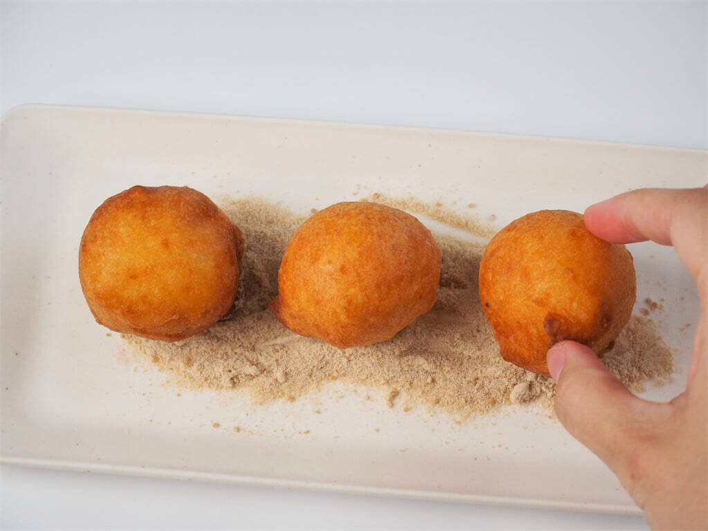 【あの人気ドーナツ再現】ホケミで手軽に「うどーなつもどき」作ってみた！絶品フワもちで本家に匹敵!?