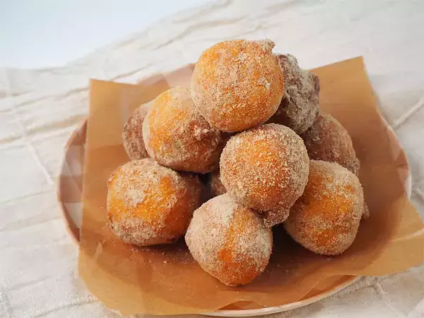 「【あの人気ドーナツ再現】ホケミで手軽に「うどーなつもどき」作ってみた！絶品フワもちで本家に匹敵!?」の画像