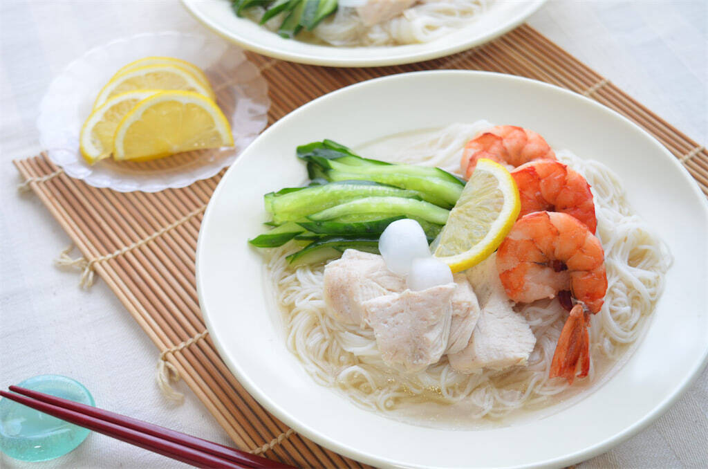 【きゅうり2本ペロリ】涼感MAX「エスニック風そうめん」作ってみた！ナンプラー香るスープでツルっ…ん〜♪