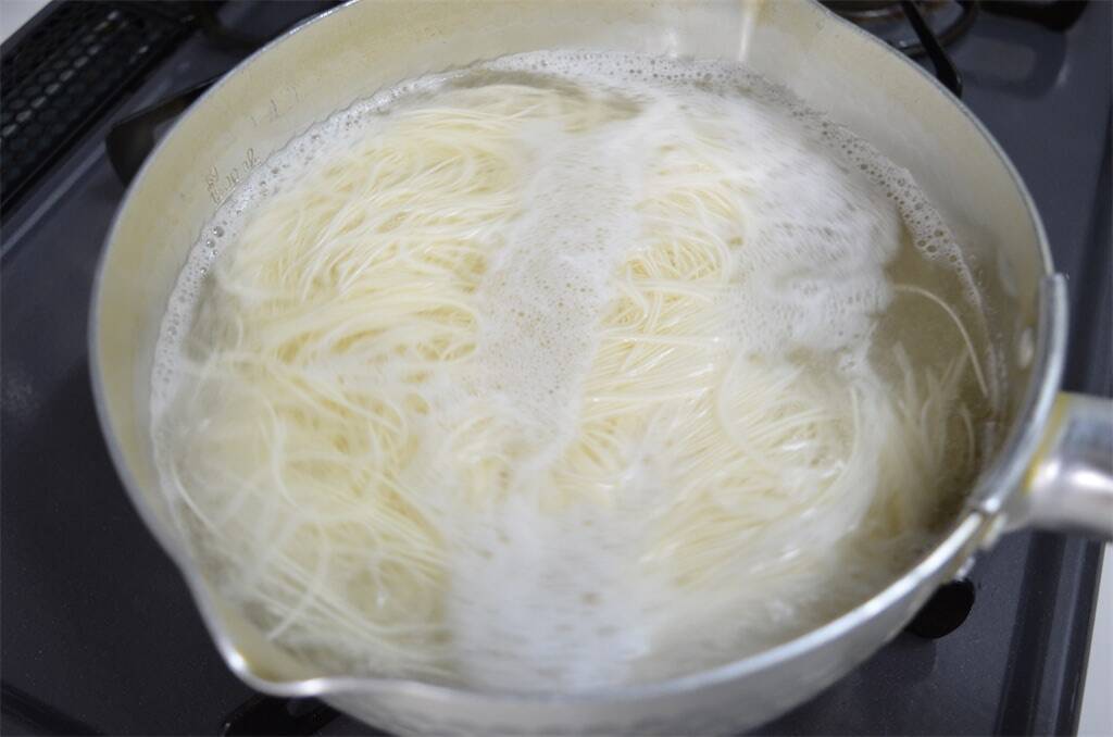 【きゅうり2本ペロリ】涼感MAX「エスニック風そうめん」作ってみた！ナンプラー香るスープでツルっ…ん〜♪