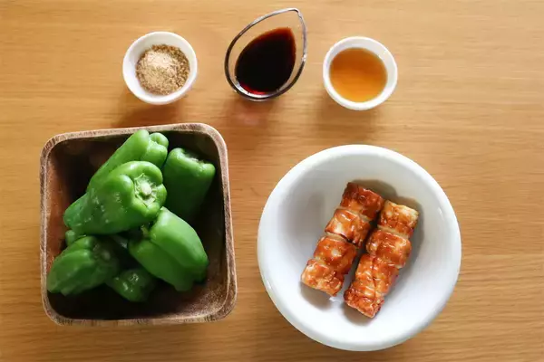 「【爆速5分】ピーマンが主役!?の「きんぴら」作ろう！驚異の甘味にピーマン嫌いな子どももパクパク【白メシ消滅】」の画像