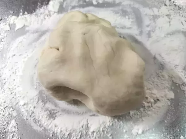 「【絶品！郷土メシ】群馬県の幅広な小麦粉麺「おっきりこみ」を作ってみた！下茹でナシで直接つゆに入れる!?」の画像