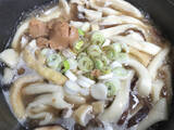 「【絶品！郷土メシ】群馬県の幅広な小麦粉麺「おっきりこみ」を作ってみた！下茹でナシで直接つゆに入れる!?」の画像16