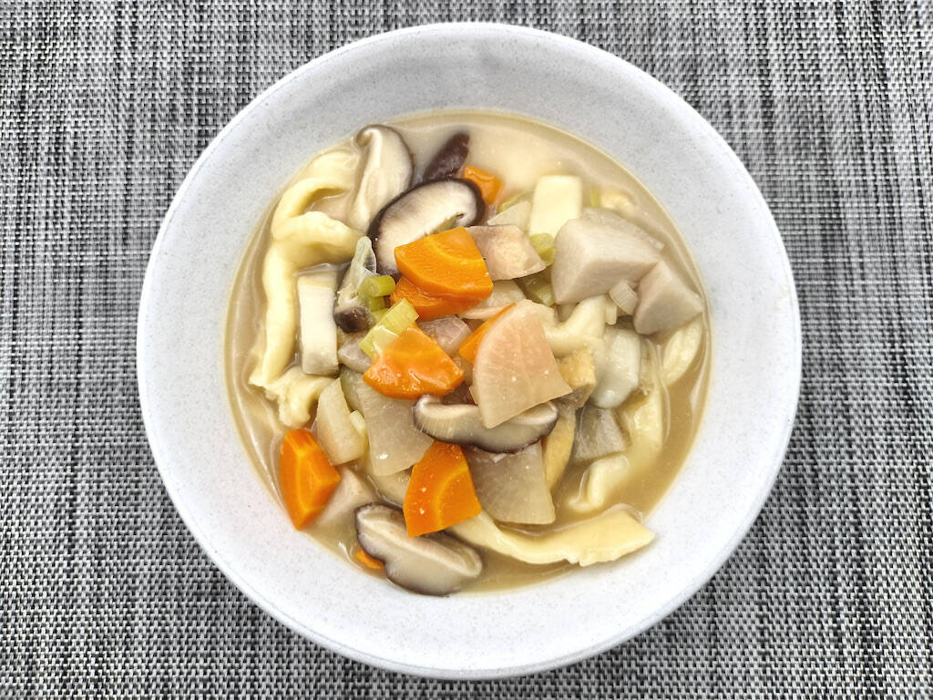 【絶品！郷土メシ】群馬県の幅広な小麦粉麺「おっきりこみ」を作ってみた！下茹でナシで直接つゆに入れる!?