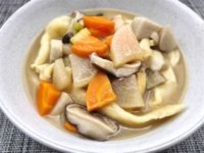 【絶品！郷土メシ】群馬県の幅広な小麦粉麺「おっきりこみ」を作ってみた！下茹でナシで直接つゆに入れる!?