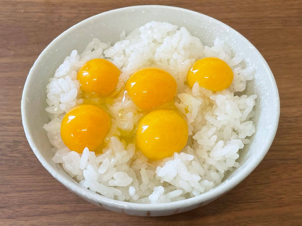 うずらの卵でtkgを試してみた ふつうの卵より 濃厚な味わい という噂は本当か 22年5月8日 エキサイトニュース