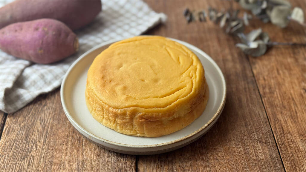 【焼き芋に飽きたら】ヨーグルトでリメイク♪「米粉のさつまいもケーキ」はなめらか食感♡【元パティシエ直伝】