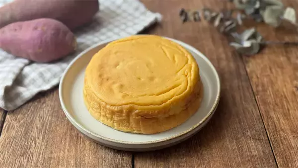 「【焼き芋に飽きたら】ヨーグルトでリメイク♪「米粉のさつまいもケーキ」はなめらか食感♡【元パティシエ直伝】」の画像