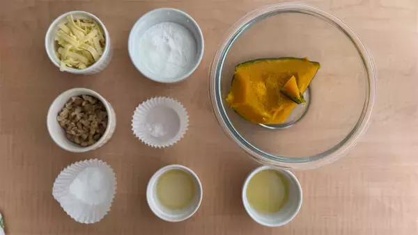 「【ほぼかぼちゃ】クルミがコリっと♡「米粉のかぼちゃチーズボール」は丸めて焼くだけ！【元パティシエ直伝】」の画像