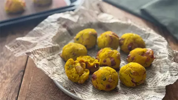 「【ほぼかぼちゃ】クルミがコリっと♡「米粉のかぼちゃチーズボール」は丸めて焼くだけ！【元パティシエ直伝】」の画像