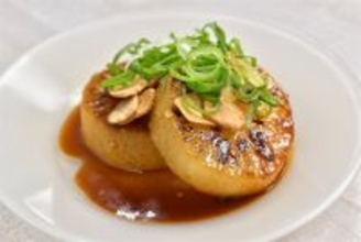 【大根のイメージ覆る】焼き肉タレで「大根ステーキ」がヤミツキになる！レンチンで味シミシミ♪【青髪のテツ】