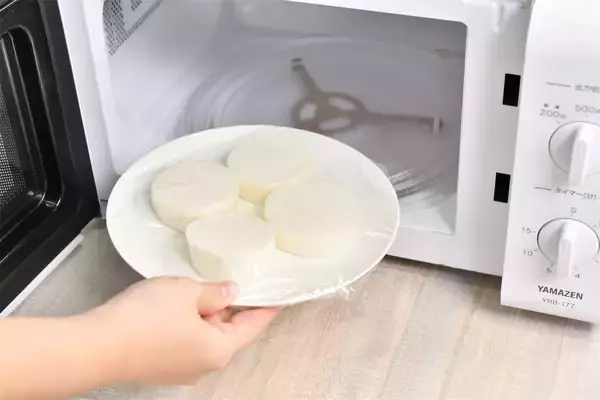 「【大根のイメージ覆る】焼き肉タレで「大根ステーキ」がヤミツキになる！レンチンで味シミシミ♪【青髪のテツ】」の画像