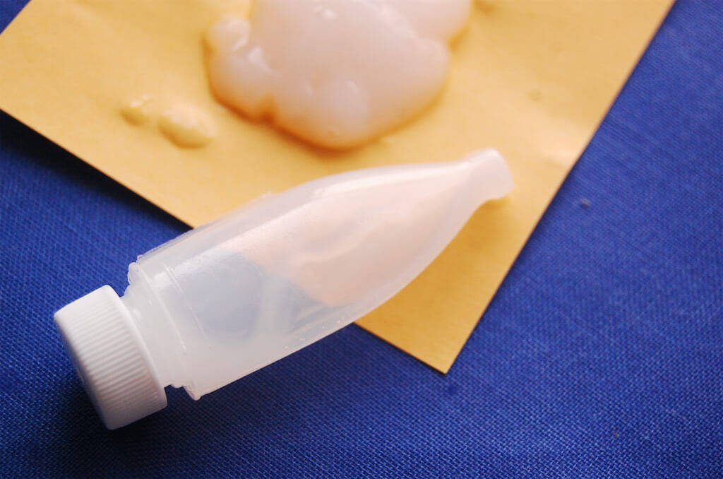 【セリア】化粧水や乳液、洗顔フォーム…の小分けに♪旅支度に大活躍な「詰め替えチューブボトル」をお試し！