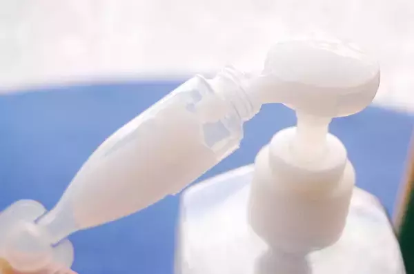 「【セリア】化粧水や乳液、洗顔フォーム…の小分けに♪旅支度に大活躍な「詰め替えチューブボトル」をお試し！」の画像