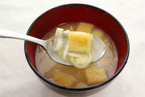 「【みそ汁はずっとこれがいい】「油揚げ・長ネギ・青のりのみそ玉」作ってみた！お湯注いで30秒で磯の香り♪」の画像
