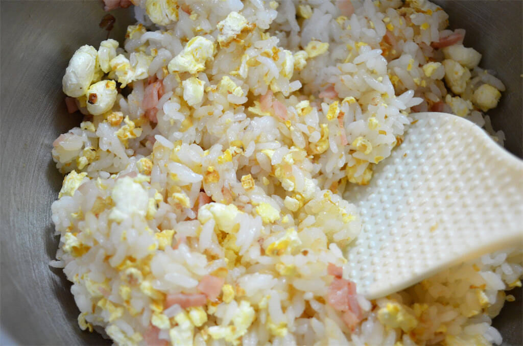 【腸活できるおむすび】なんとポップコーン入りの「ベーコンおむすび」作ってみた♪食べ応えスゴッ【企業公式】