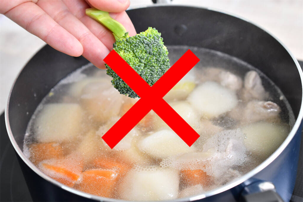 【ひと手間で激変】ブロッコリーをシチューに入れるなら…別茹で！食感と彩りが劇的ランクアップ♪【青髪のテツ】