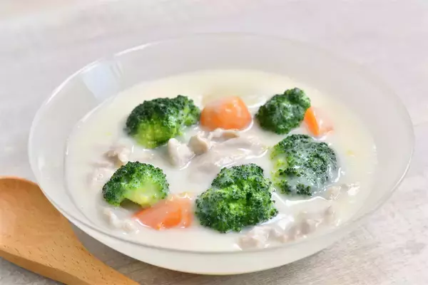 「【ひと手間で激変】ブロッコリーをシチューに入れるなら…別茹で！食感と彩りが劇的ランクアップ♪【青髪のテツ】」の画像