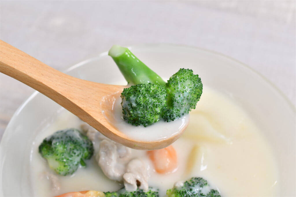 【ひと手間で激変】ブロッコリーをシチューに入れるなら…別茹で！食感と彩りが劇的ランクアップ♪【青髪のテツ】