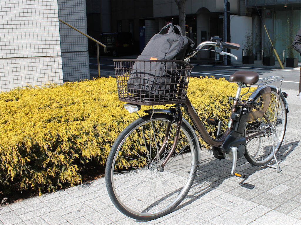 急な坂道も“押し歩き専用スイッチ”でラクラク♪パナソニックの電動アシスト自転車「ViVi」を試し押ししてみた！