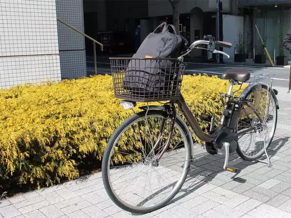 「急な坂道も“押し歩き専用スイッチ”でラクラク♪パナソニックの電動アシスト自転車「ViVi」を試し押ししてみた！」の画像