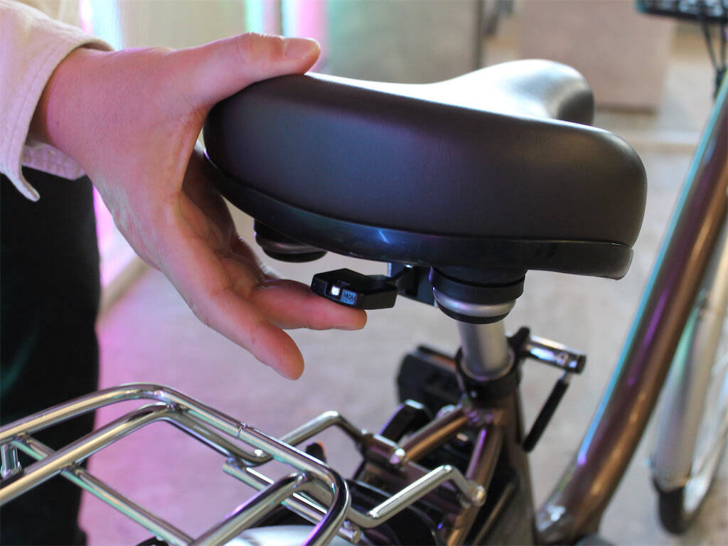 急な坂道も“押し歩き専用スイッチ”でラクラク♪パナソニックの電動アシスト自転車「ViVi」を試し押ししてみた！