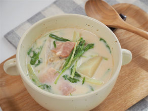 【えっ！みそ汁に牛乳を？】骨活できる「具だくさんみそ汁」作ってみた！コク深〜い和風チャウダー爆誕♪