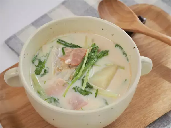 【えっ！みそ汁に牛乳を？】骨活できる「具だくさんみそ汁」作ってみた！コク深〜い和風チャウダー爆誕♪