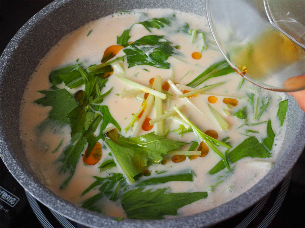 【えっ！みそ汁に牛乳を？】骨活できる「具だくさんみそ汁」作ってみた！コク深〜い和風チャウダー爆誕♪