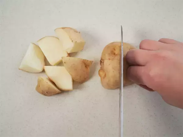 「【えっ！みそ汁に牛乳を？】骨活できる「具だくさんみそ汁」作ってみた！コク深〜い和風チャウダー爆誕♪」の画像