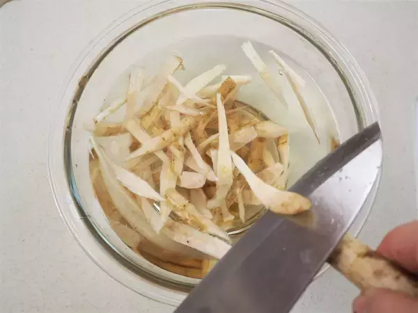 「【えっ！みそ汁に牛乳を？】骨活できる「具だくさんみそ汁」作ってみた！コク深〜い和風チャウダー爆誕♪」の画像