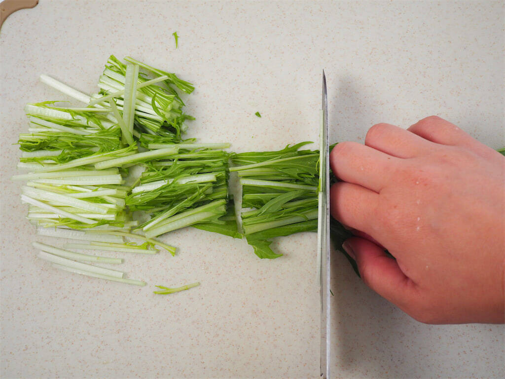 【えっ！みそ汁に牛乳を？】骨活できる「具だくさんみそ汁」作ってみた！コク深〜い和風チャウダー爆誕♪