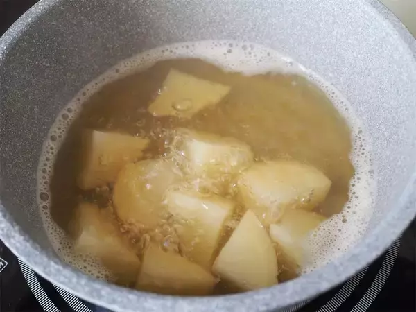 「【えっ！みそ汁に牛乳を？】骨活できる「具だくさんみそ汁」作ってみた！コク深〜い和風チャウダー爆誕♪」の画像