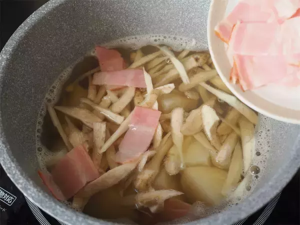 「【えっ！みそ汁に牛乳を？】骨活できる「具だくさんみそ汁」作ってみた！コク深〜い和風チャウダー爆誕♪」の画像