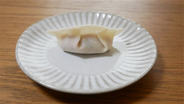 【ギョーザのトリセツ】簡単でおいしさUPな“包み方”を試してみた！「え、ひだは少ない方がいいの⁉」