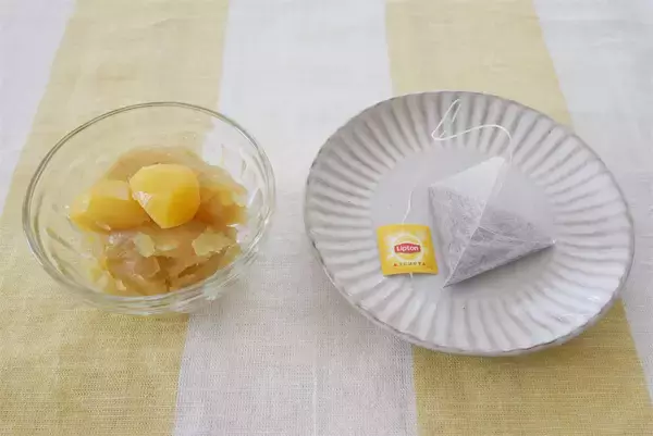 「ご褒美カフェタイム♡スイーツみたいな「ハニーウーロンチャイ」作ってみた♪カップの底には栗きんとん⁉」の画像