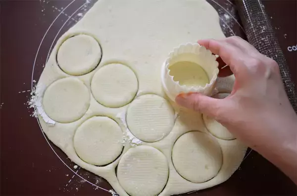 「【じゃがいもの未知レシピ】北海道発の「UFO団子」作ってみた！発酵不要でモチモチ食感…むむ、ピロシキ!?」の画像