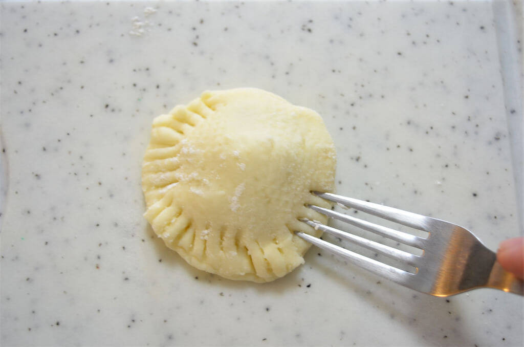 【じゃがいもの未知レシピ】北海道発の「UFO団子」作ってみた！発酵不要でモチモチ食感…むむ、ピロシキ!?