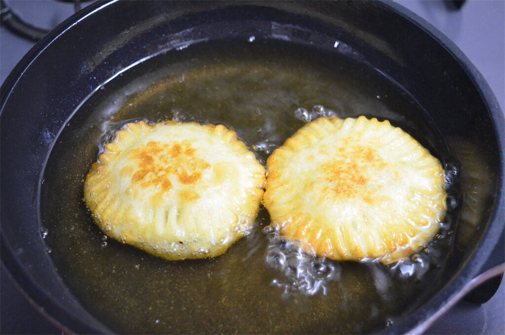 【じゃがいもの未知レシピ】北海道発の「UFO団子」作ってみた！発酵不要でモチモチ食感…むむ、ピロシキ!?