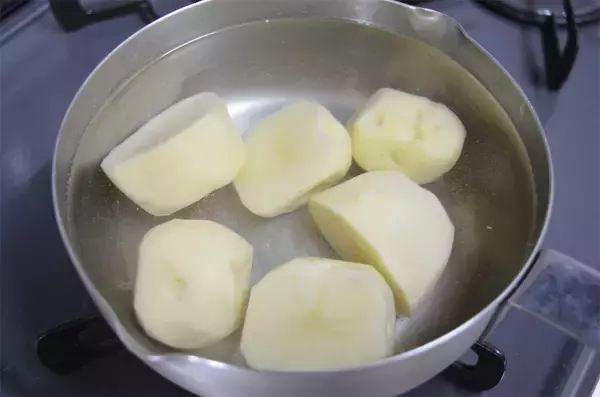 「【じゃがいもの未知レシピ】北海道発の「UFO団子」作ってみた！発酵不要でモチモチ食感…むむ、ピロシキ!?」の画像