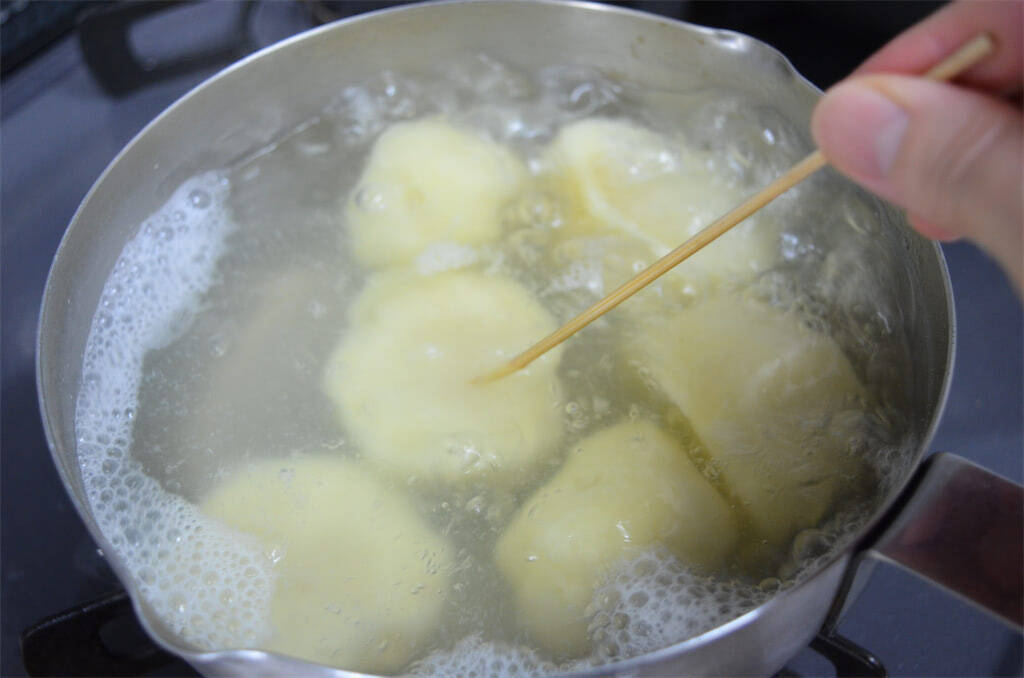 【じゃがいもの未知レシピ】北海道発の「UFO団子」作ってみた！発酵不要でモチモチ食感…むむ、ピロシキ!?