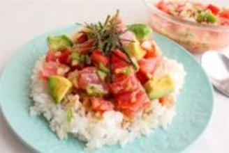 【アボカド＆マグロに合いすぎ♡】新顔調味料「塩麹トマトサルサ」で和えるだけ5分♪ポキ丼作ってみた！