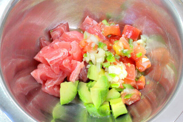 【アボカド＆マグロに合いすぎ♡】新顔調味料「塩麹トマトサルサ」で和えるだけ5分♪ポキ丼作ってみた！