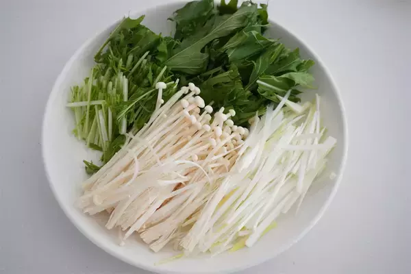 「【牛乳でお肉とろける♡】ミルキーな濃厚コンソメスープで「しゃぶしゃぶ」してみた！牛乳消費にも！」の画像