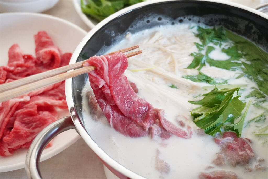 【牛乳でお肉とろける♡】ミルキーな濃厚コンソメスープで「しゃぶしゃぶ」してみた！牛乳消費にも！