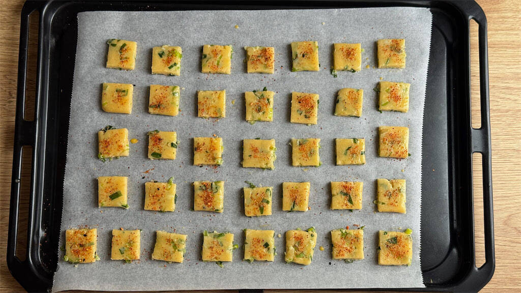 【甘じょっぱ沼にハマる】やみつき確定！「米粉のネギ味噌クッキー」はザクザクのピリ辛♪【元パティシエ直伝】