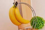 「【バナナ長持ち保存術】農家直伝！1房買ったらバナナスタンド…ではなく、1本1本にバラして常温保存!?」の画像3